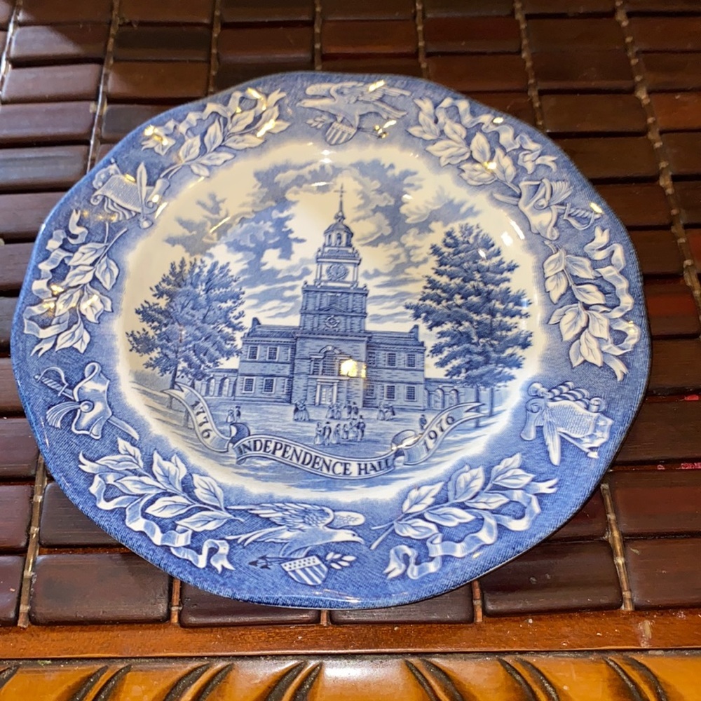 Vintage 1976 Independence Hall Bicentennial Plate, Enoch Wedgwood Avon